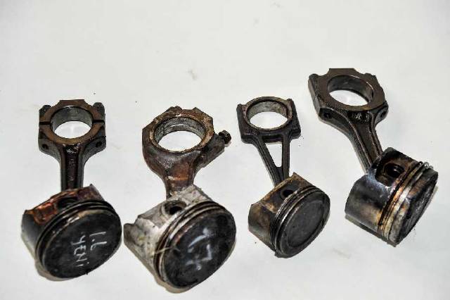 VOLVO 440 ÇIKMA YEDEK PARÇA MOTOR PİSTONLARI_7D8